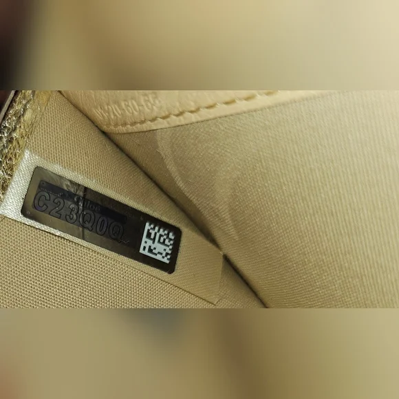 ❌SOLD❌ 🩷Chloe Alphabet Wallet🩷 - Picture 13 of 14